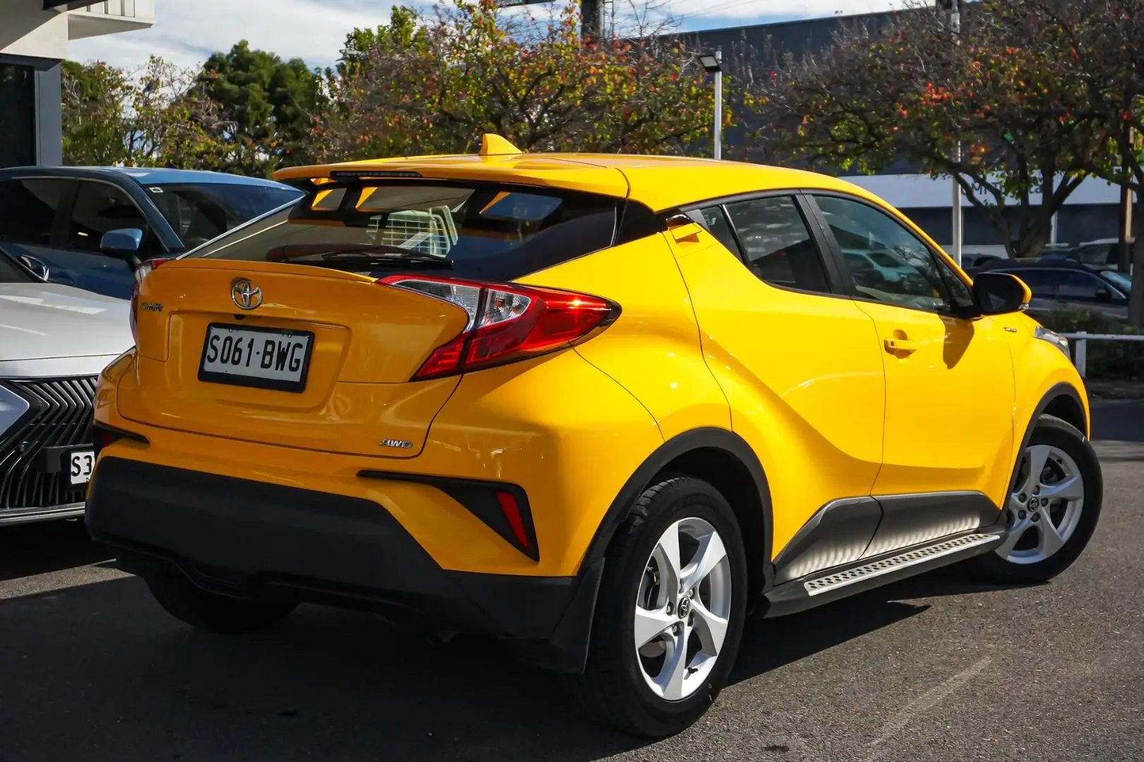 2018 Toyota C-HR Gallery Image 3