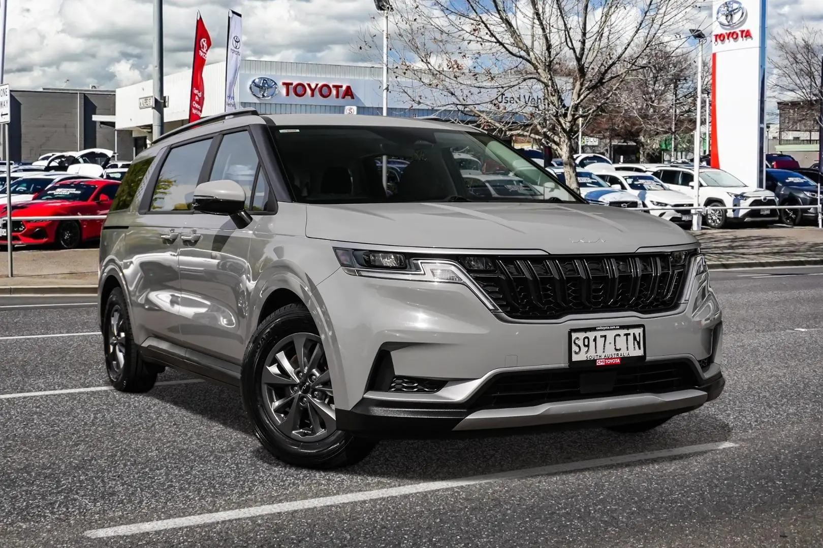 2022 Kia Carnival Gallery Image 1