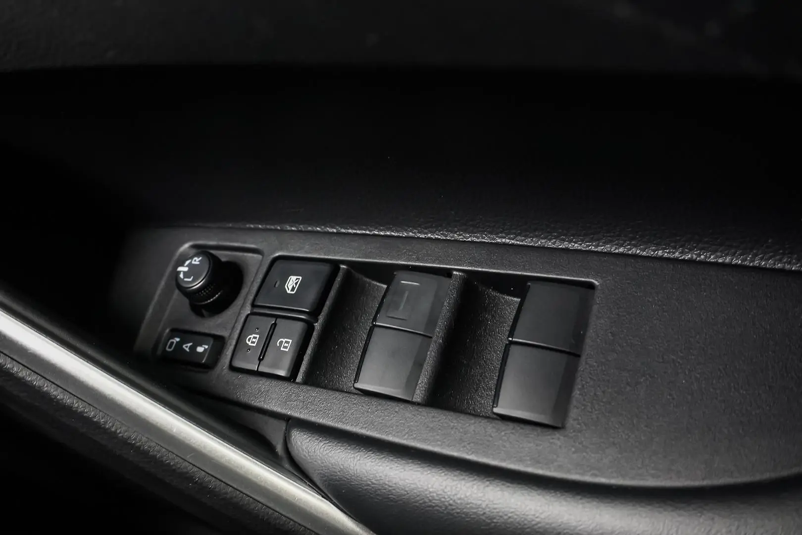 2025 Toyota Corolla Cross Gallery Image 18