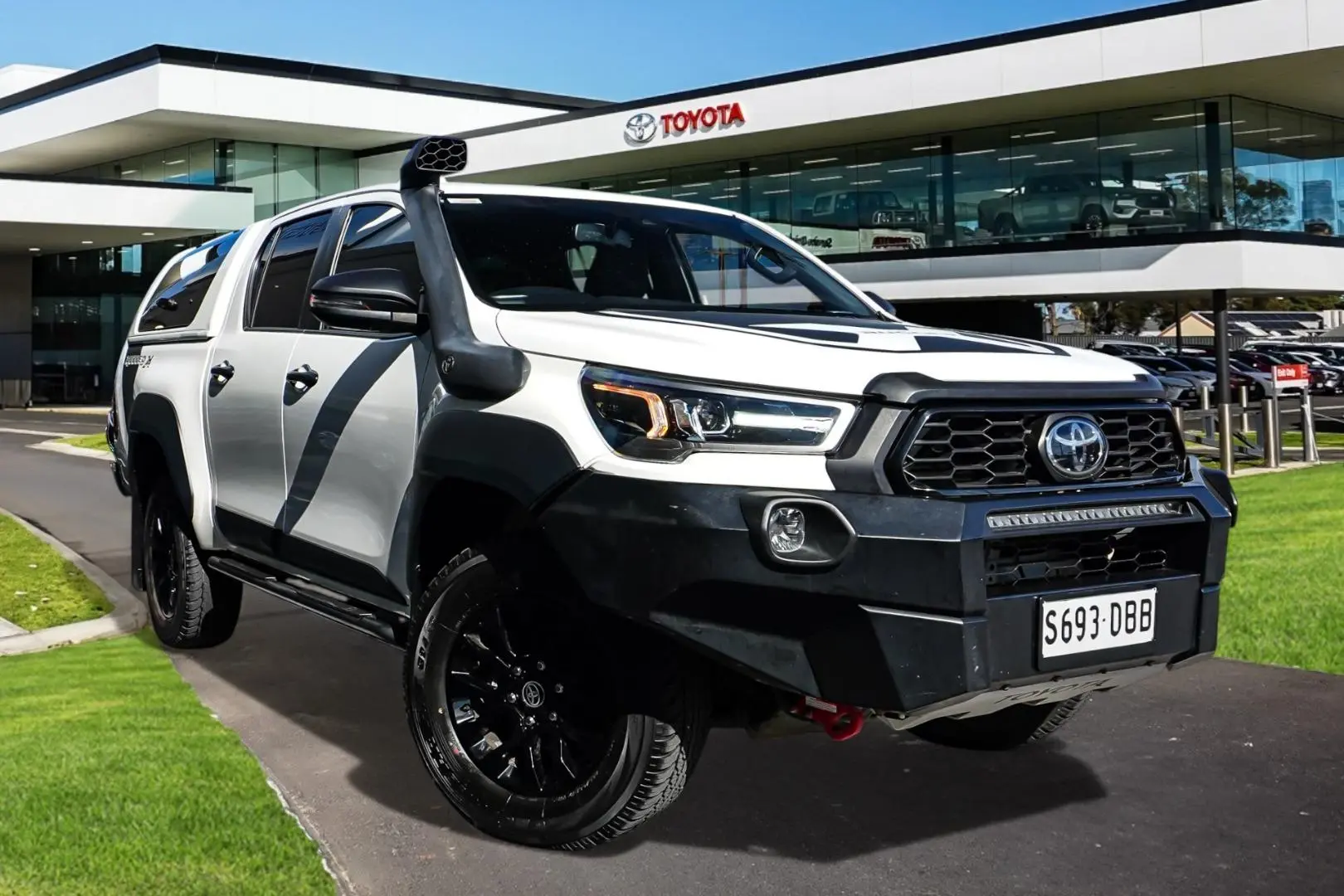 2021 Toyota Hilux Gallery Image 1