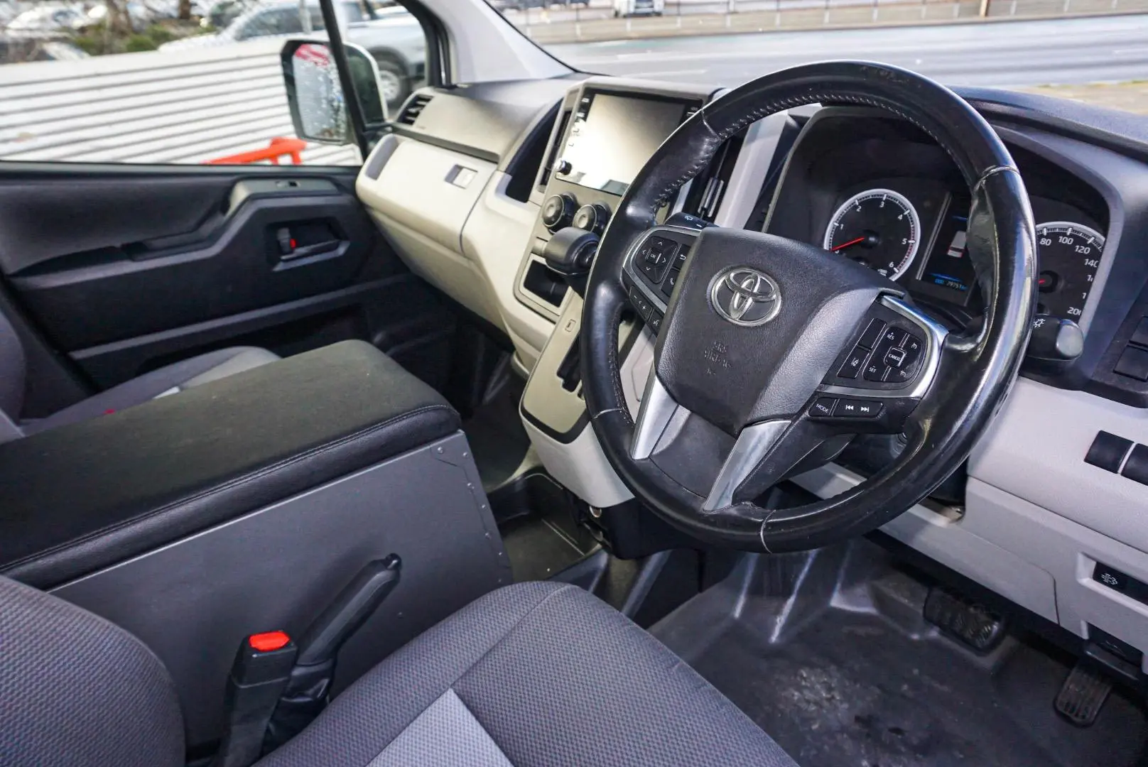 2020 Toyota Hiace Gallery Image 7