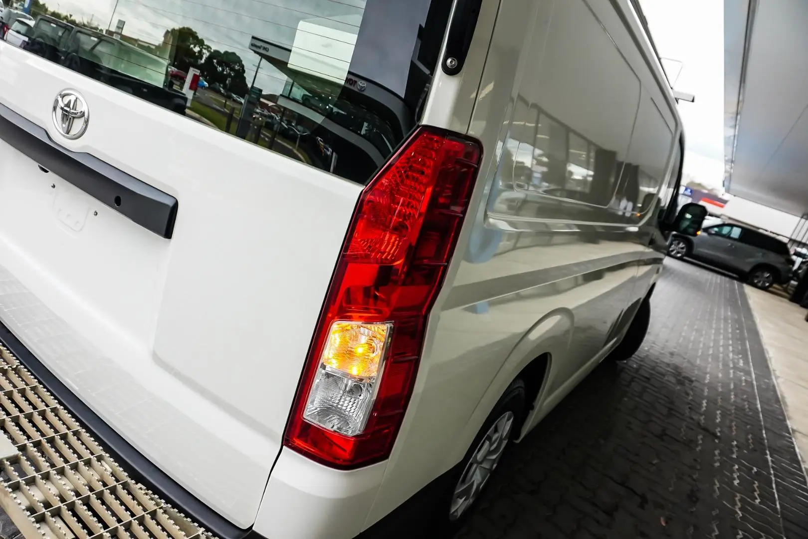 2020 Toyota Hiace Gallery Image 19