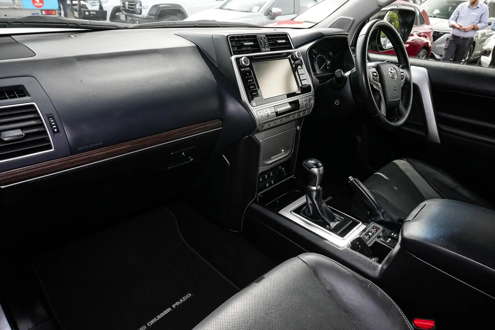 2017 Toyota Landcruiser Prado Gallery Image 11