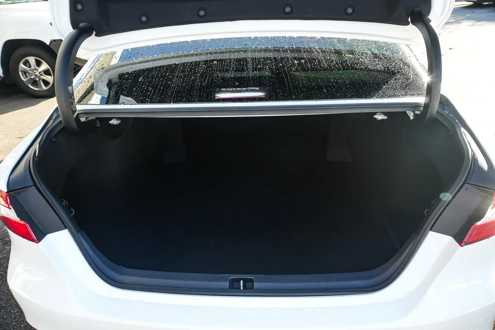 2019 Toyota Camry Gallery Image 11