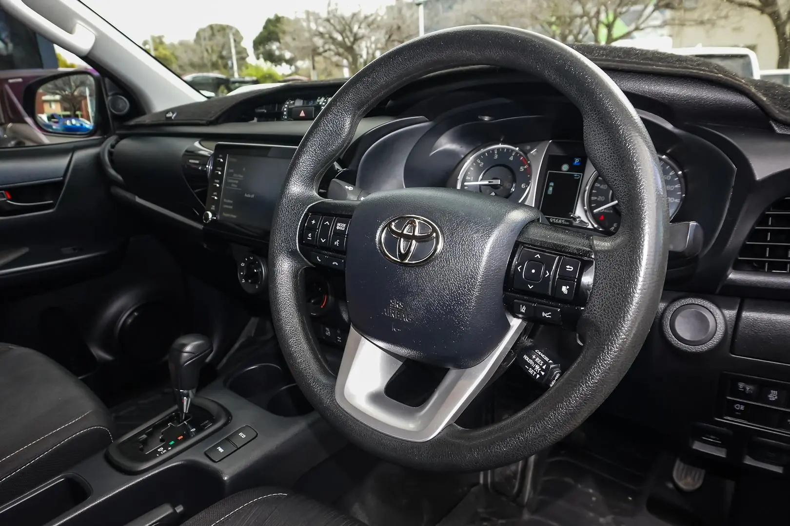 2022 Toyota Hilux Gallery Image 6