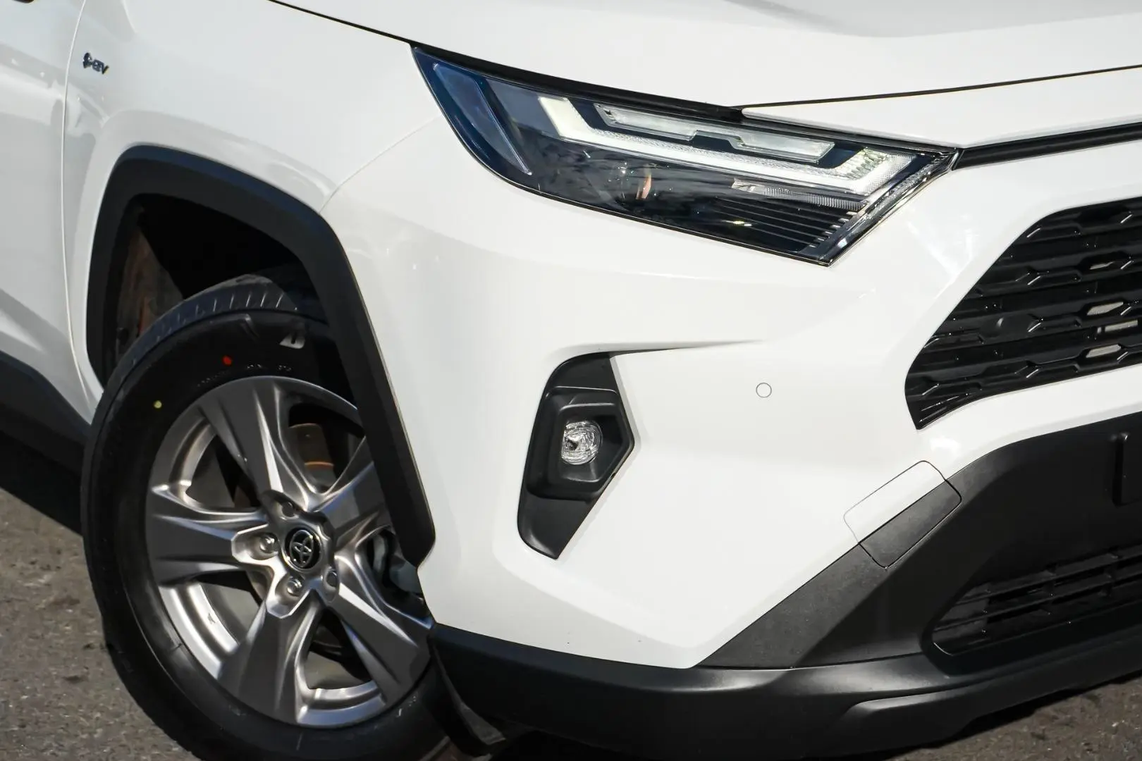 2025 Toyota RAV4 Gallery Image 10