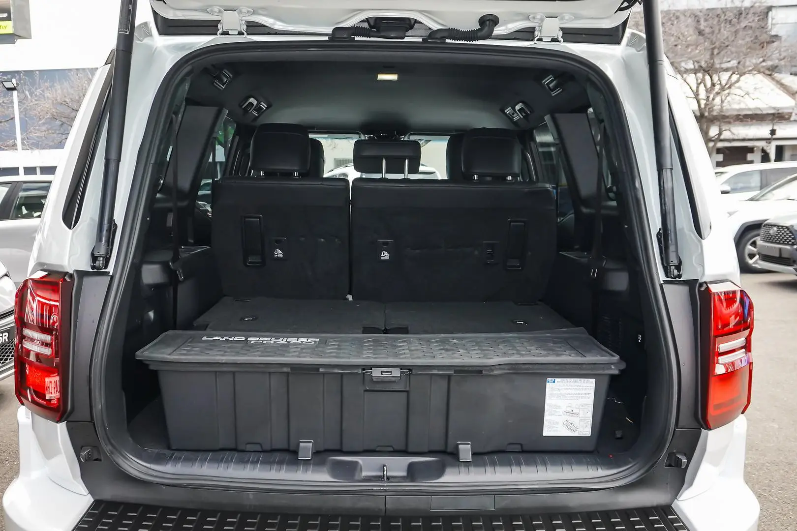 2025 Toyota Landcruiser Prado Gallery Image 10