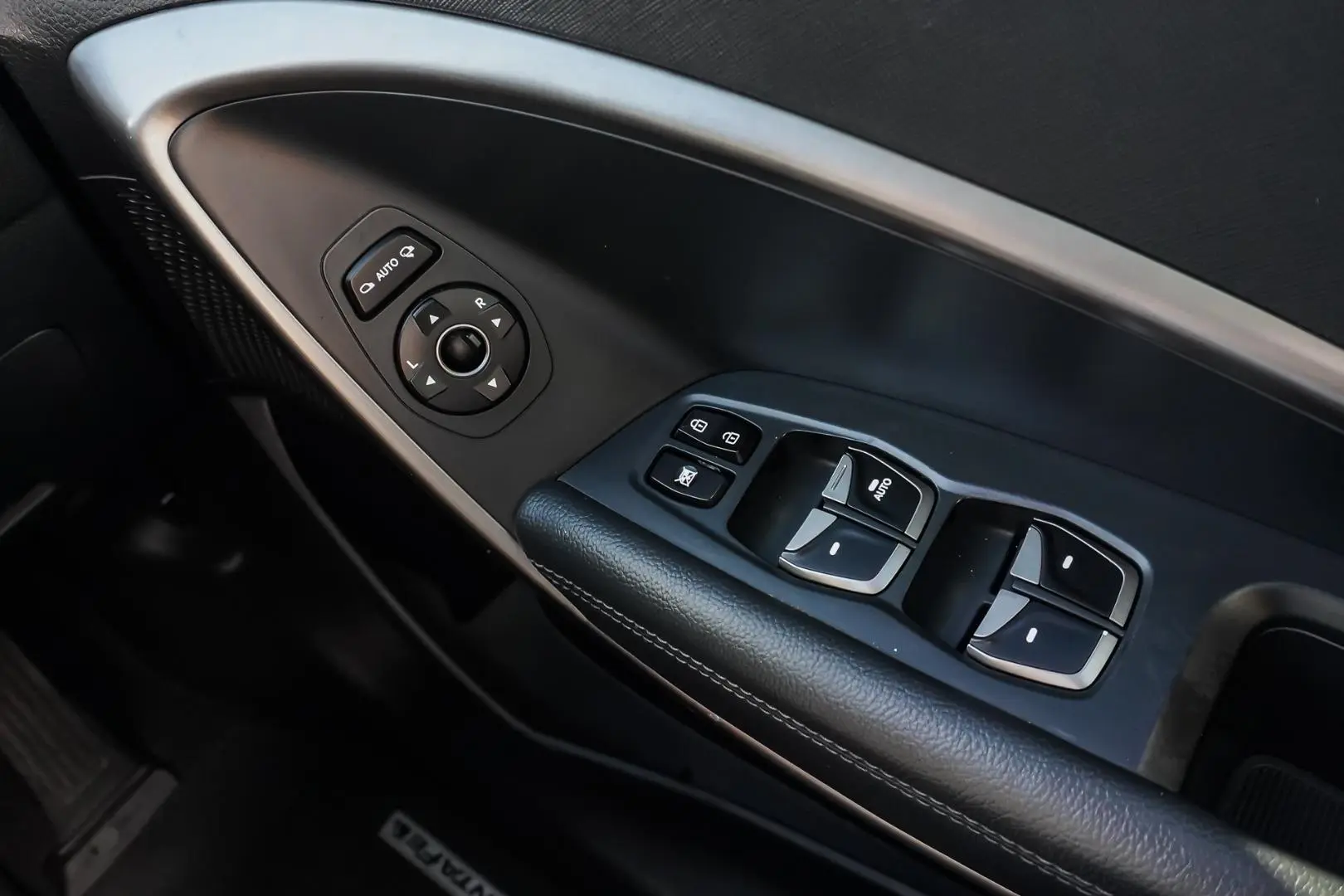 2015 Hyundai Santa Fe Gallery Image 23
