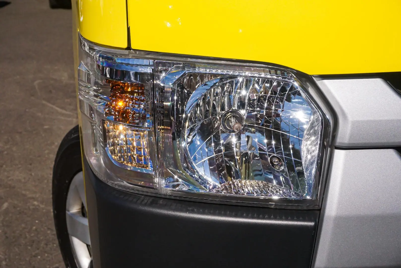 2016 Toyota Hiace Gallery Image 10