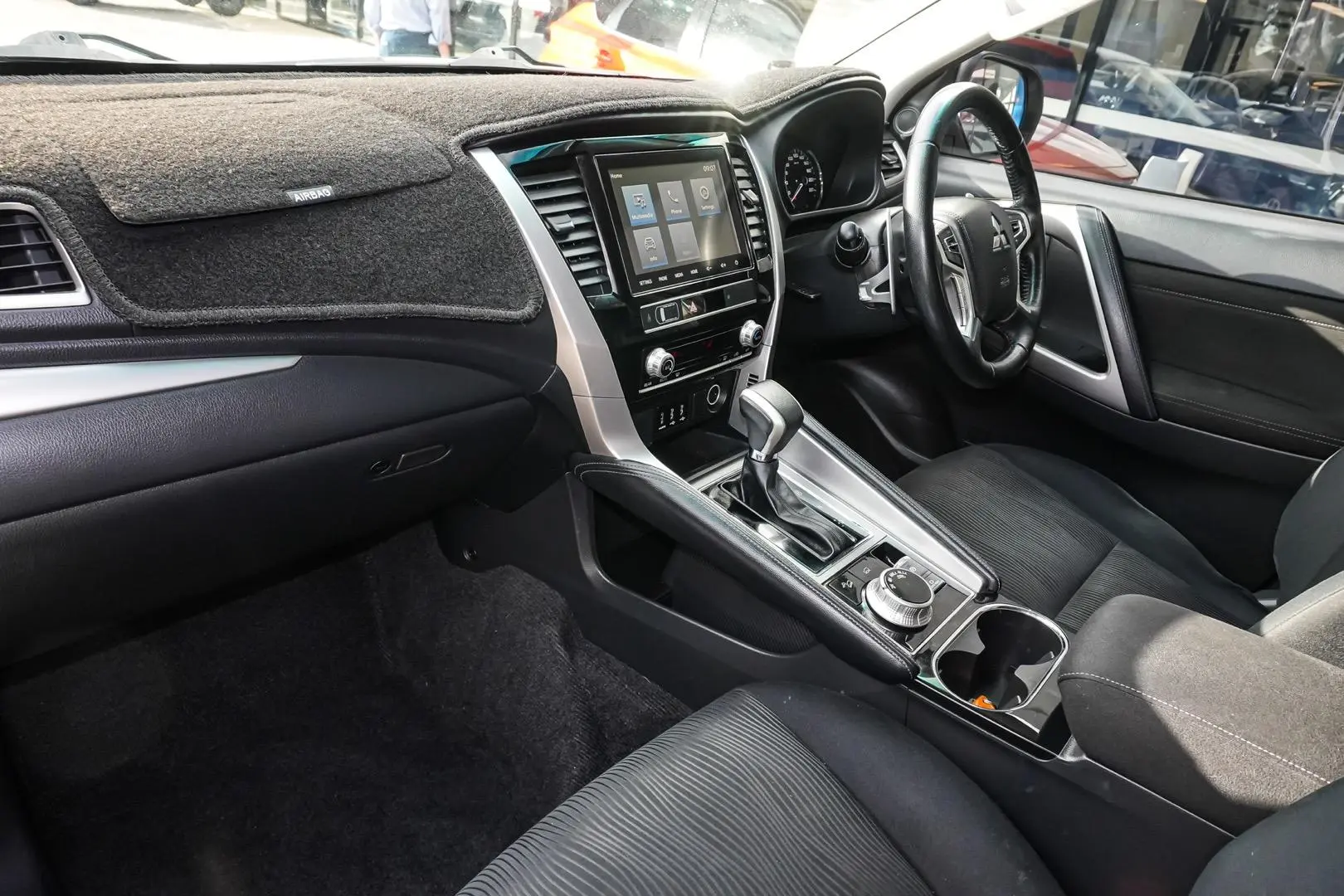 2021 Mitsubishi Pajero Sport Gallery Image 10