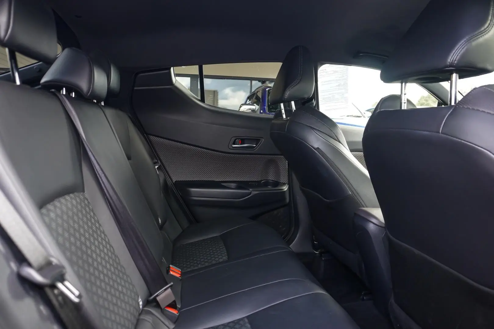 2019 Toyota C-HR Gallery Image 8