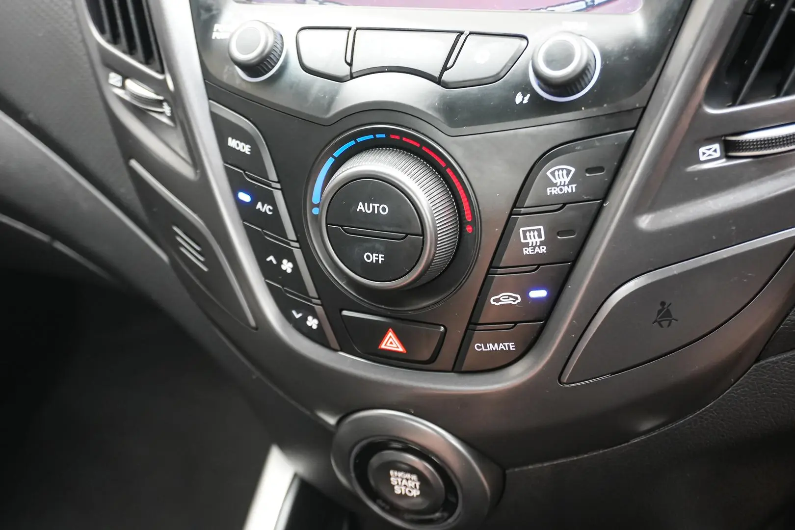 2014 Hyundai Veloster Gallery Image 23