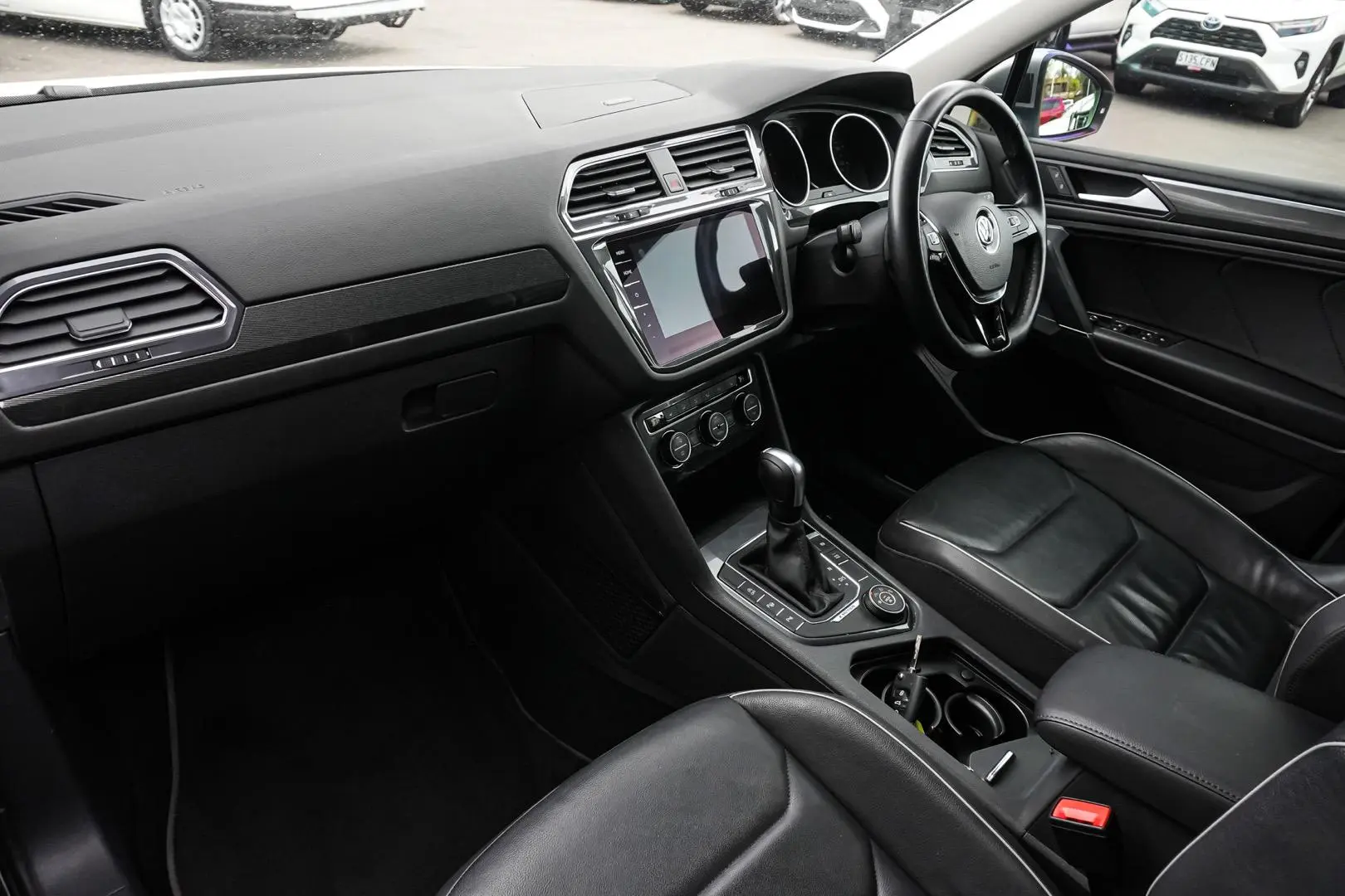 2020 Volkswagen Tiguan Gallery Image 10