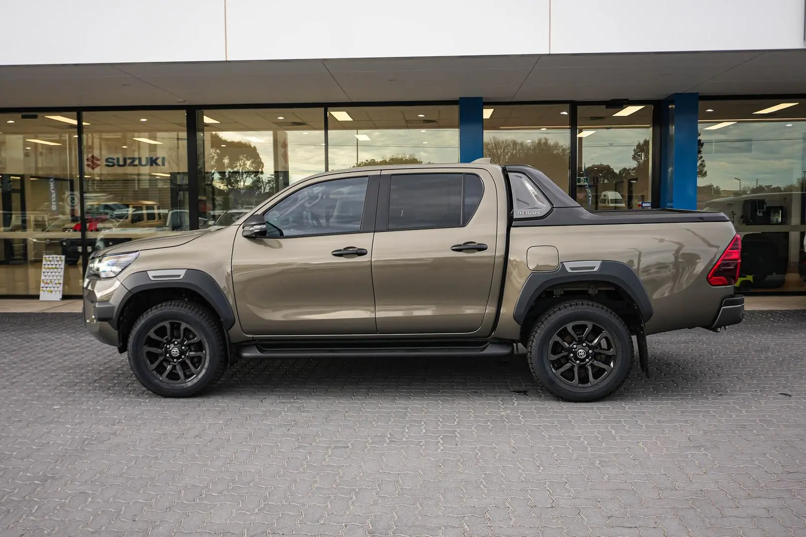 2021 Toyota Hilux Gallery Image 4
