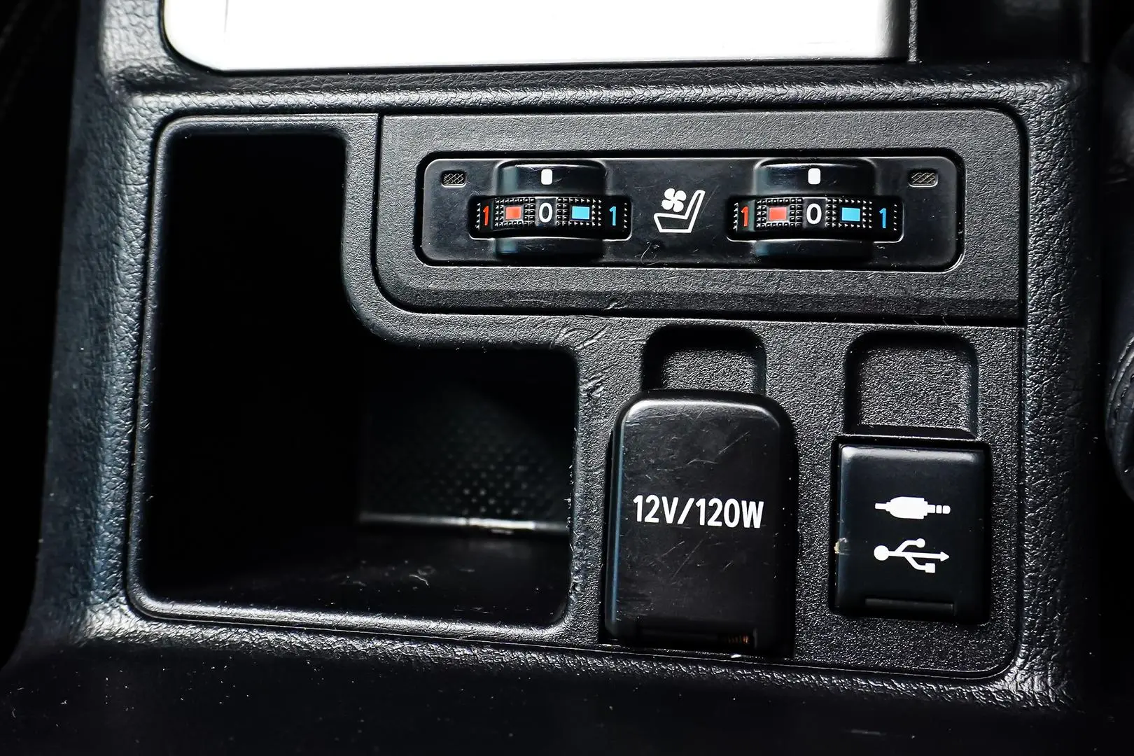 2019 Toyota Landcruiser Prado Gallery Image 25