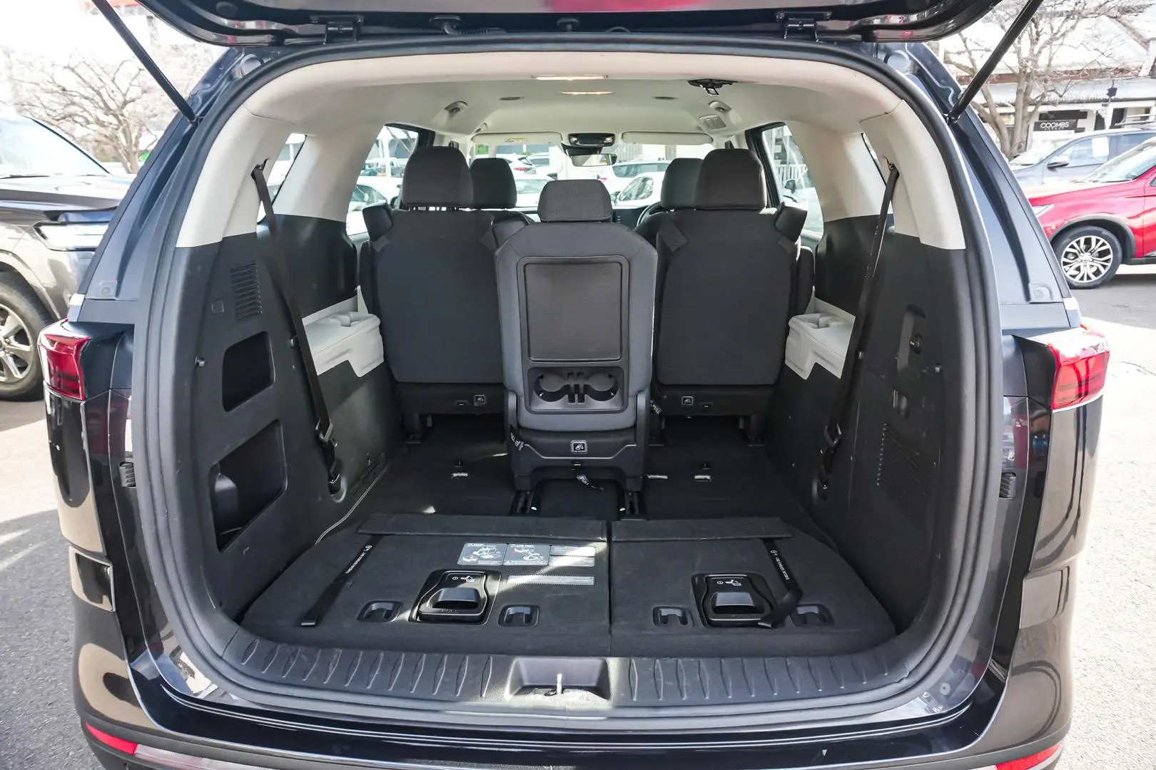 2023 Kia Carnival Gallery Image 10