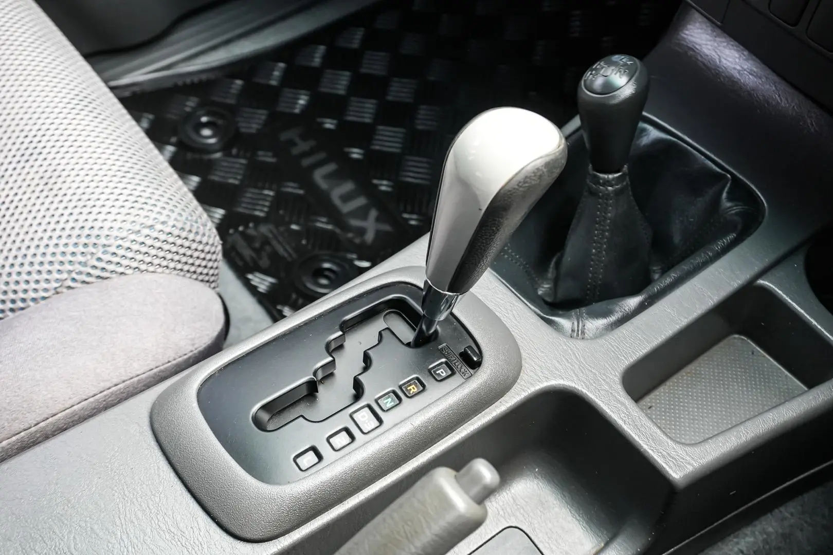 2013 Toyota Hilux Gallery Image 16