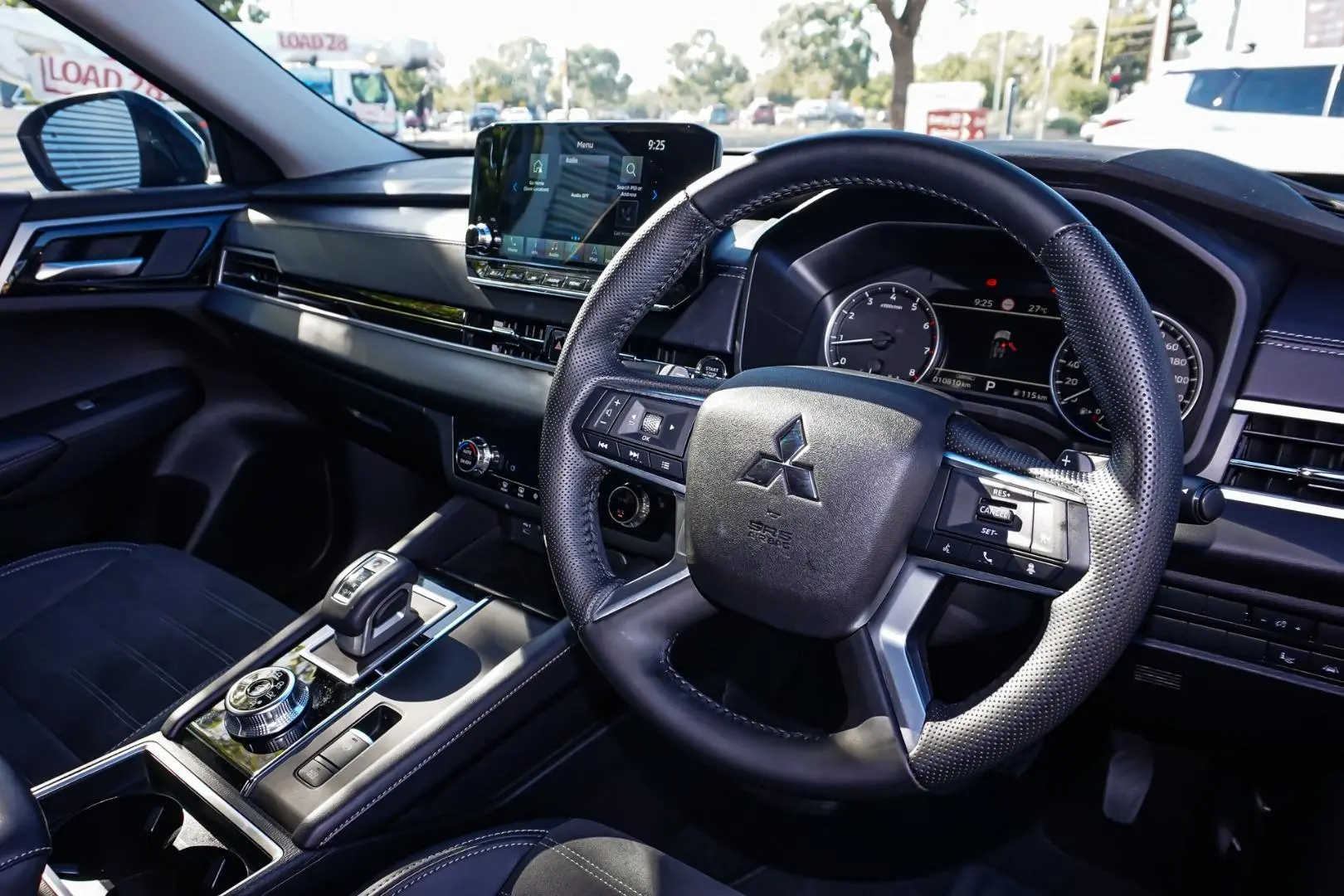 2024 Mitsubishi Outlander Gallery Image 7