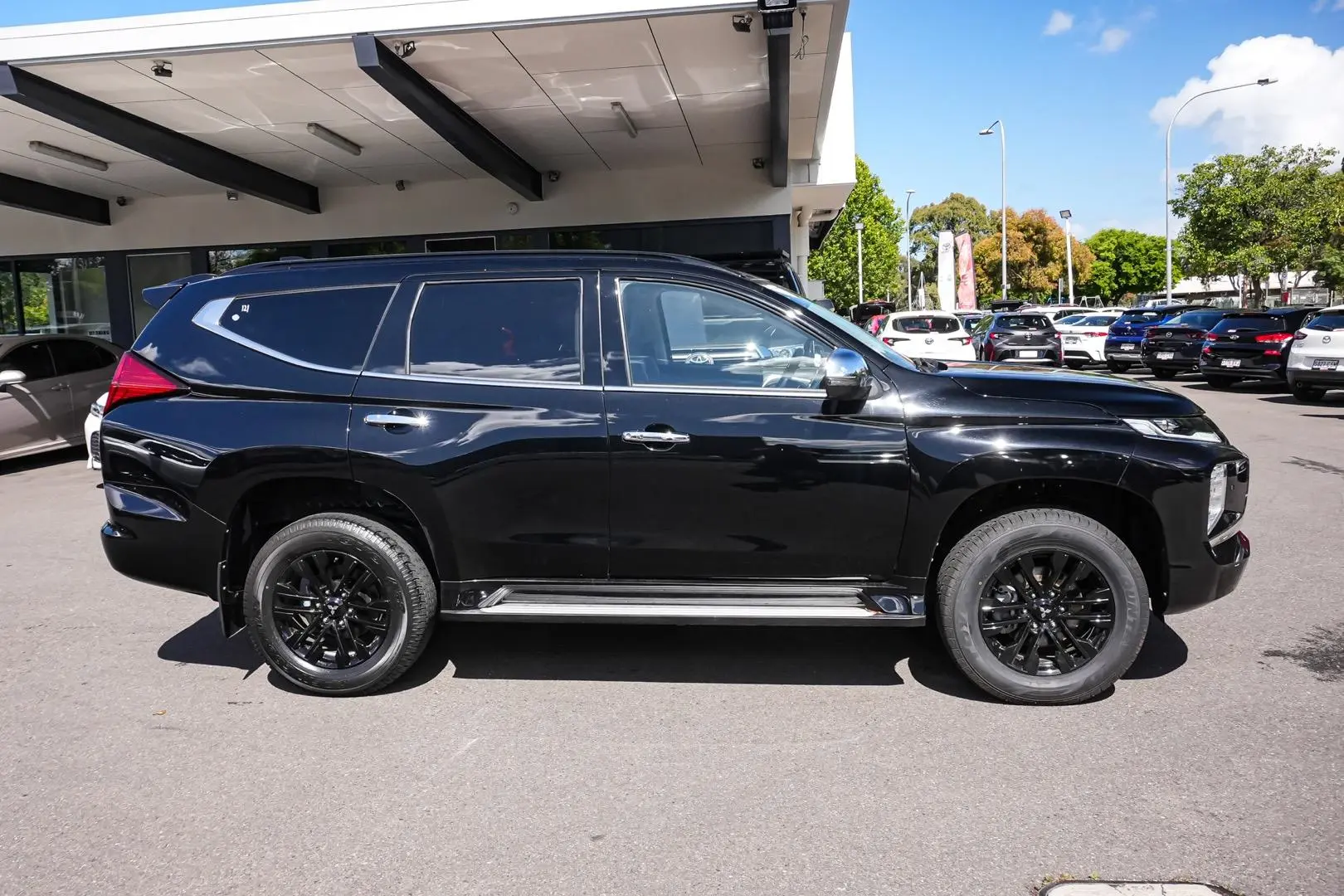 2024 Mitsubishi Pajero Sport Gallery Image 4