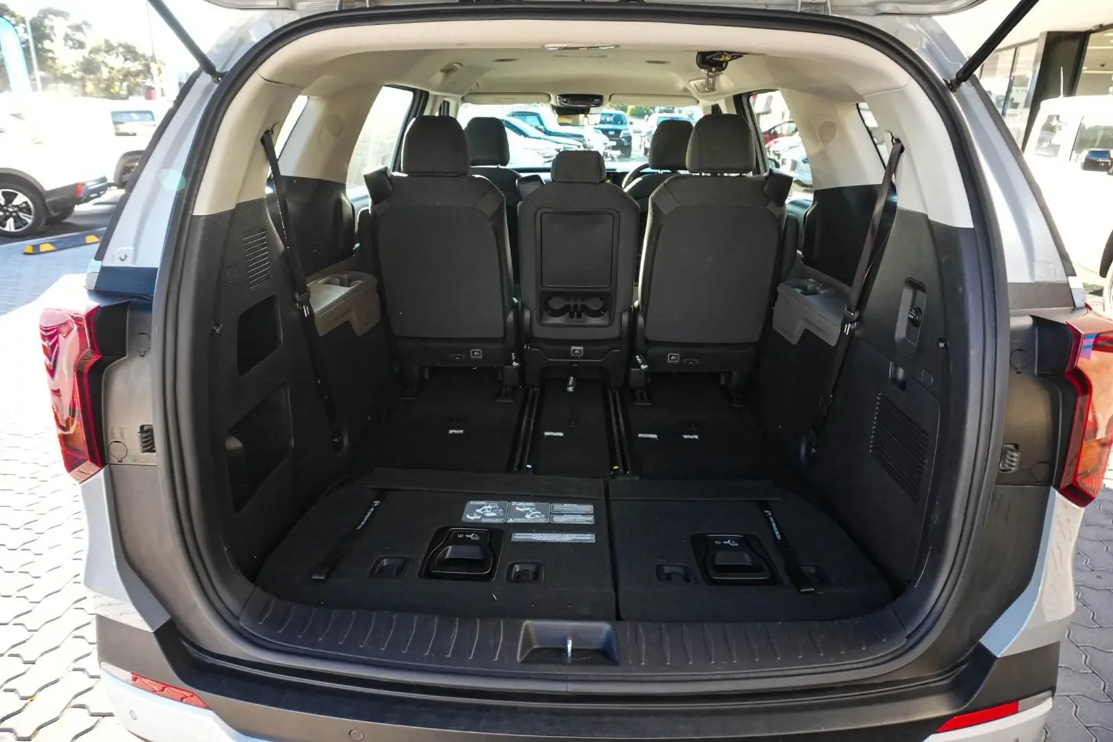 2024 Kia Carnival Gallery Image 11