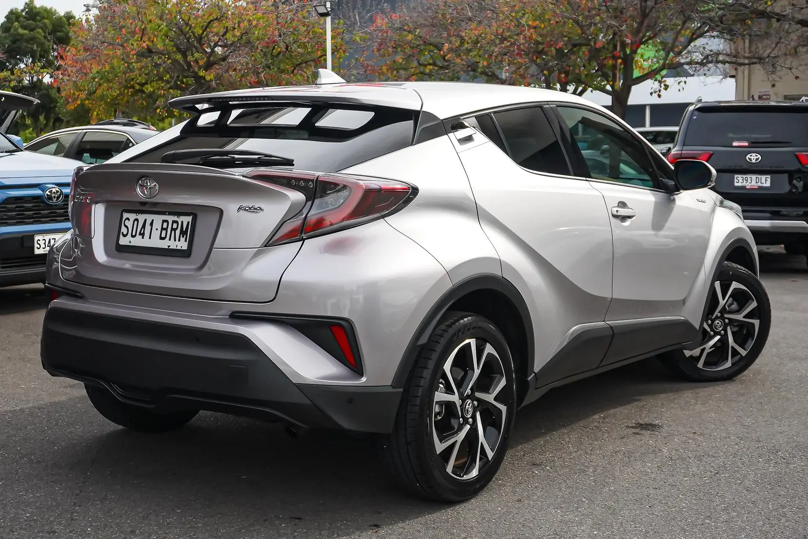 2017 Toyota C-HR Gallery Image 3