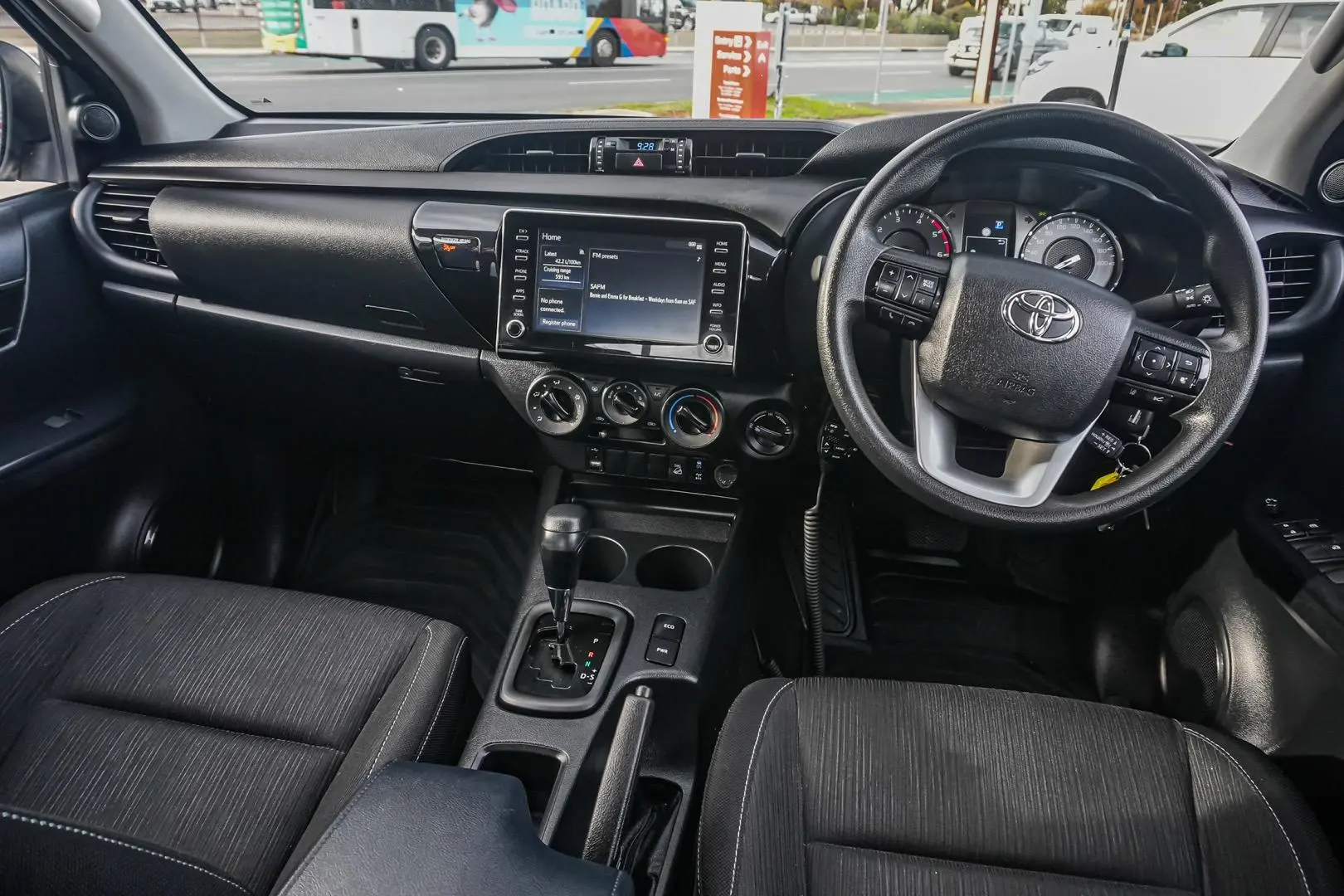 2022 Toyota Hilux Gallery Image 9