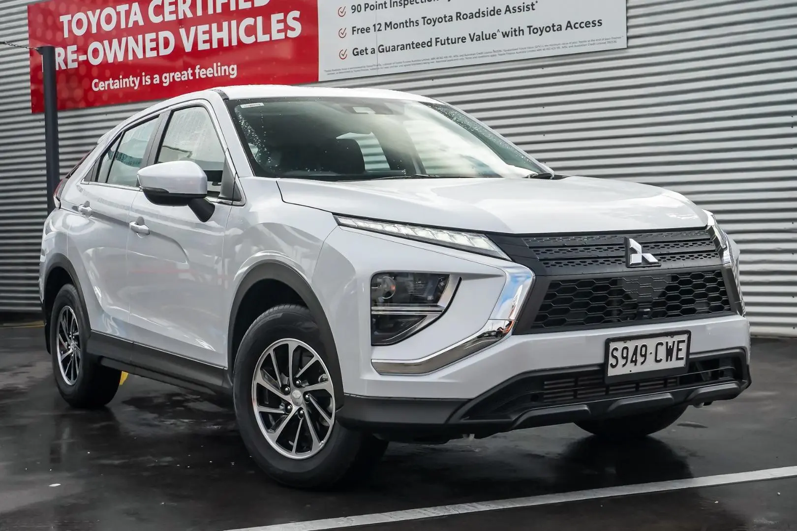 2023 Mitsubishi Eclipse Cross Gallery Image 2