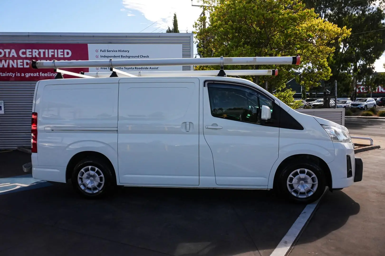 2021 Toyota Hiace Gallery Image 4