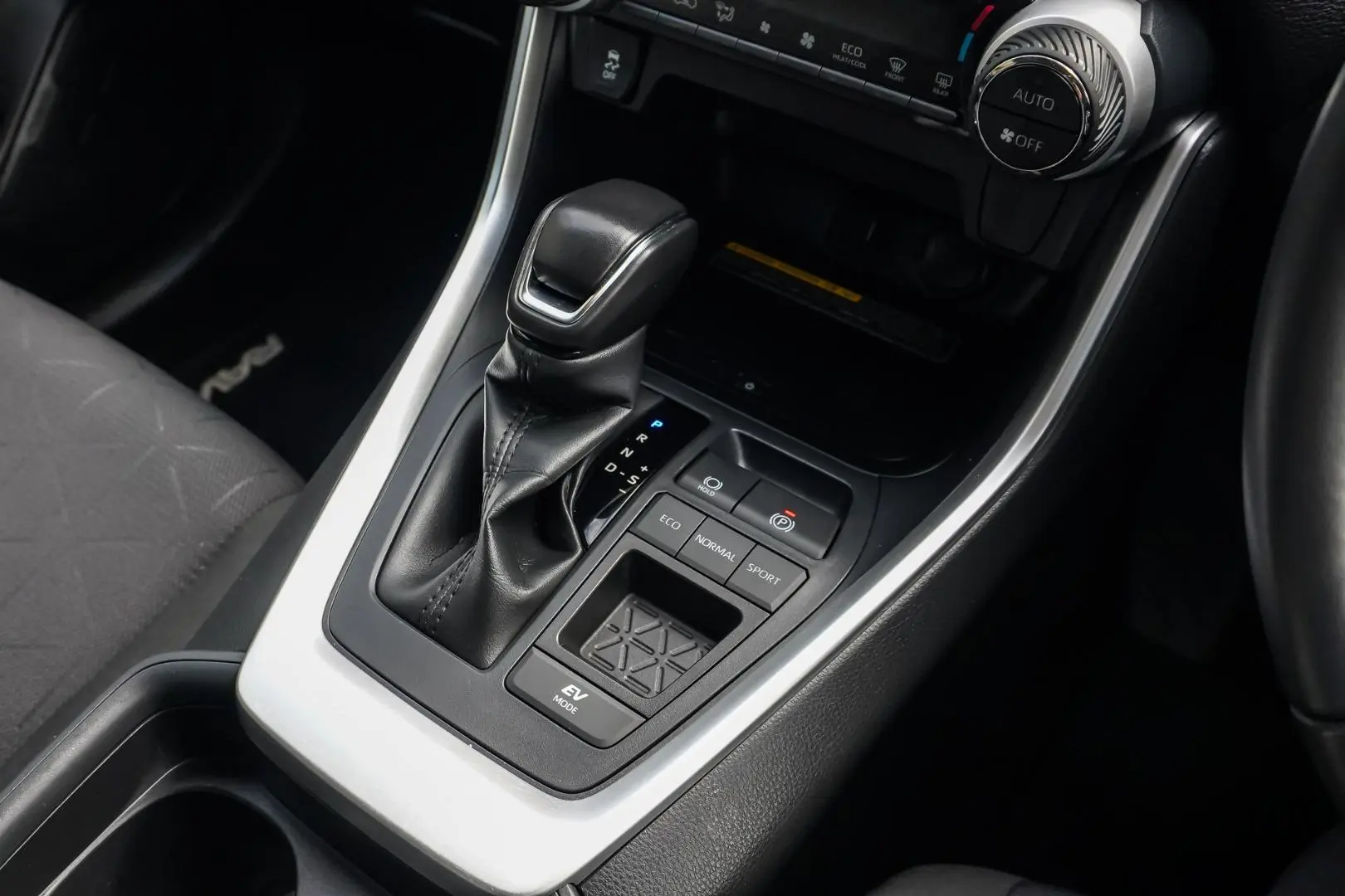 2020 Toyota RAV4 Gallery Image 18