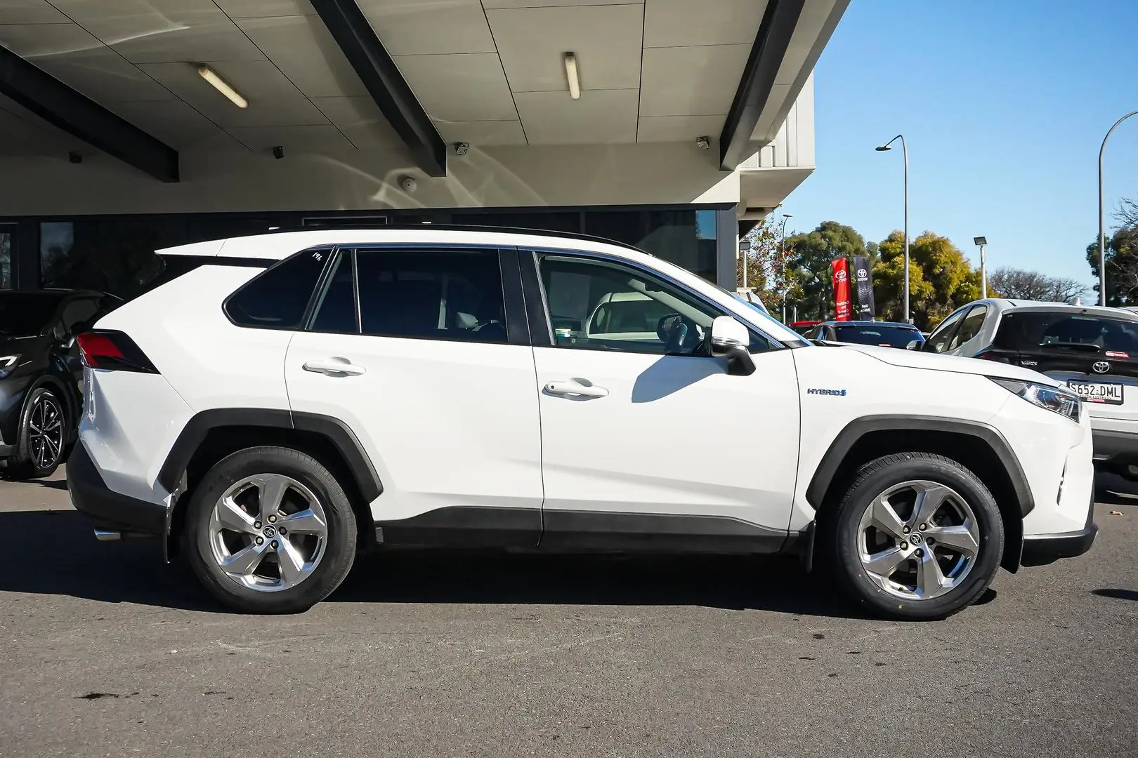2021 Toyota RAV4 Gallery Image 4