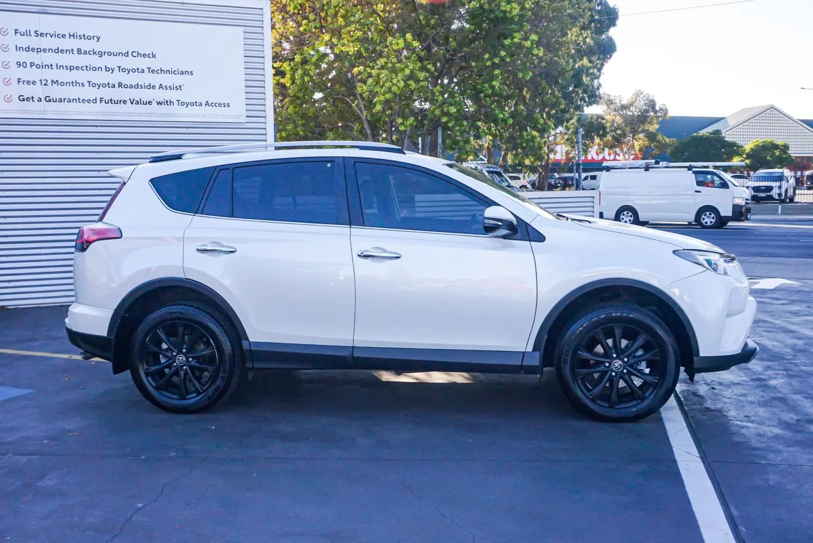 2017 Toyota RAV4 Gallery Image 3