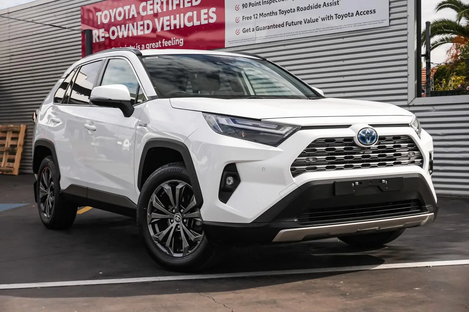 2021 Toyota RAV4 Gallery Image 2