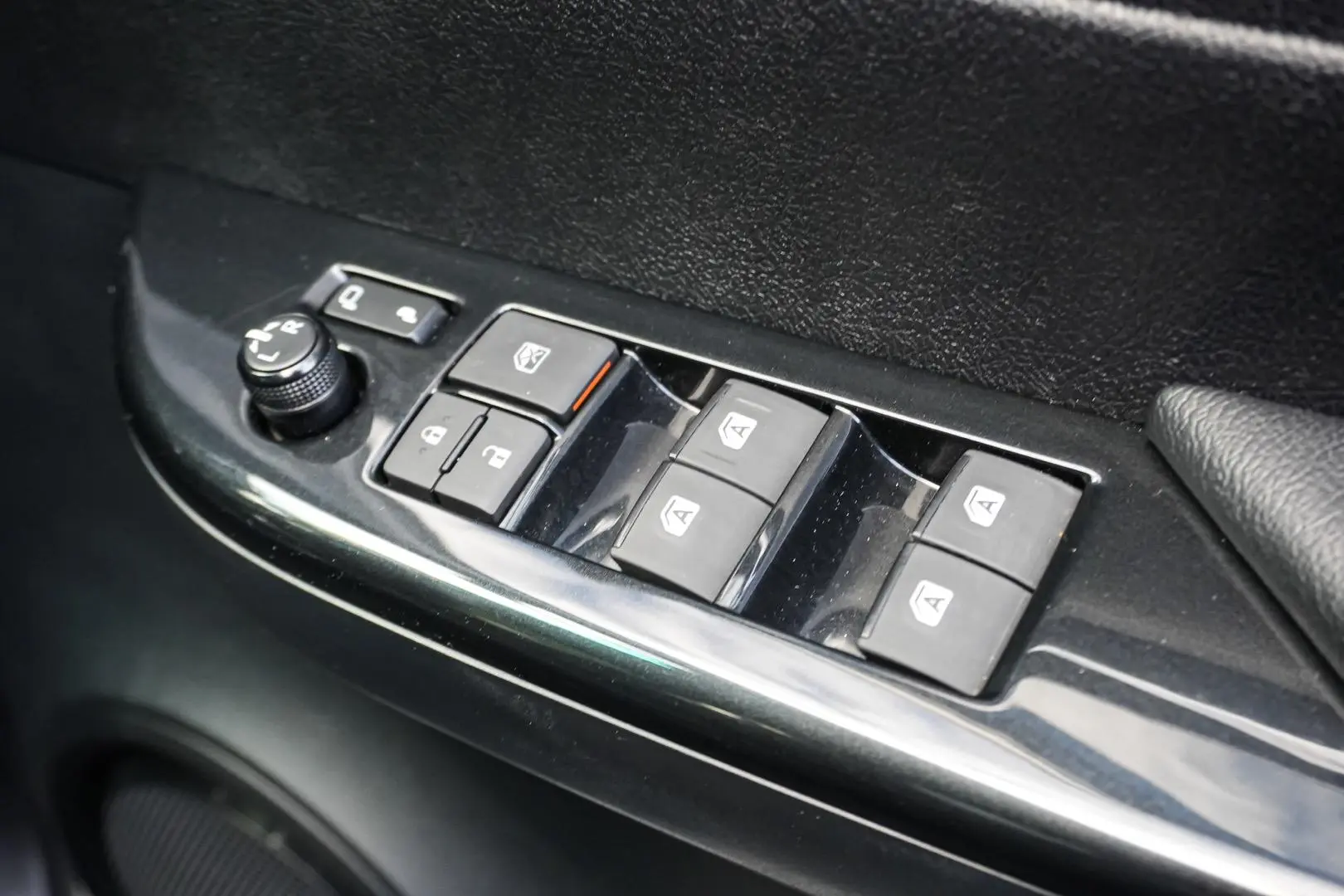2024 Toyota Hilux Gallery Image 16