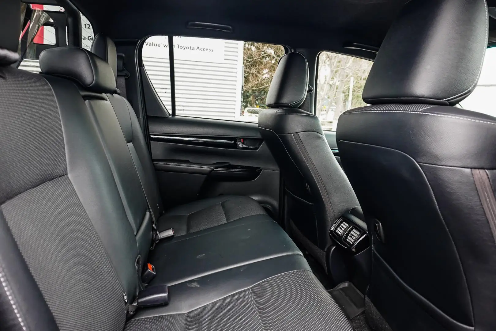 2020 Toyota Hilux Gallery Image 8