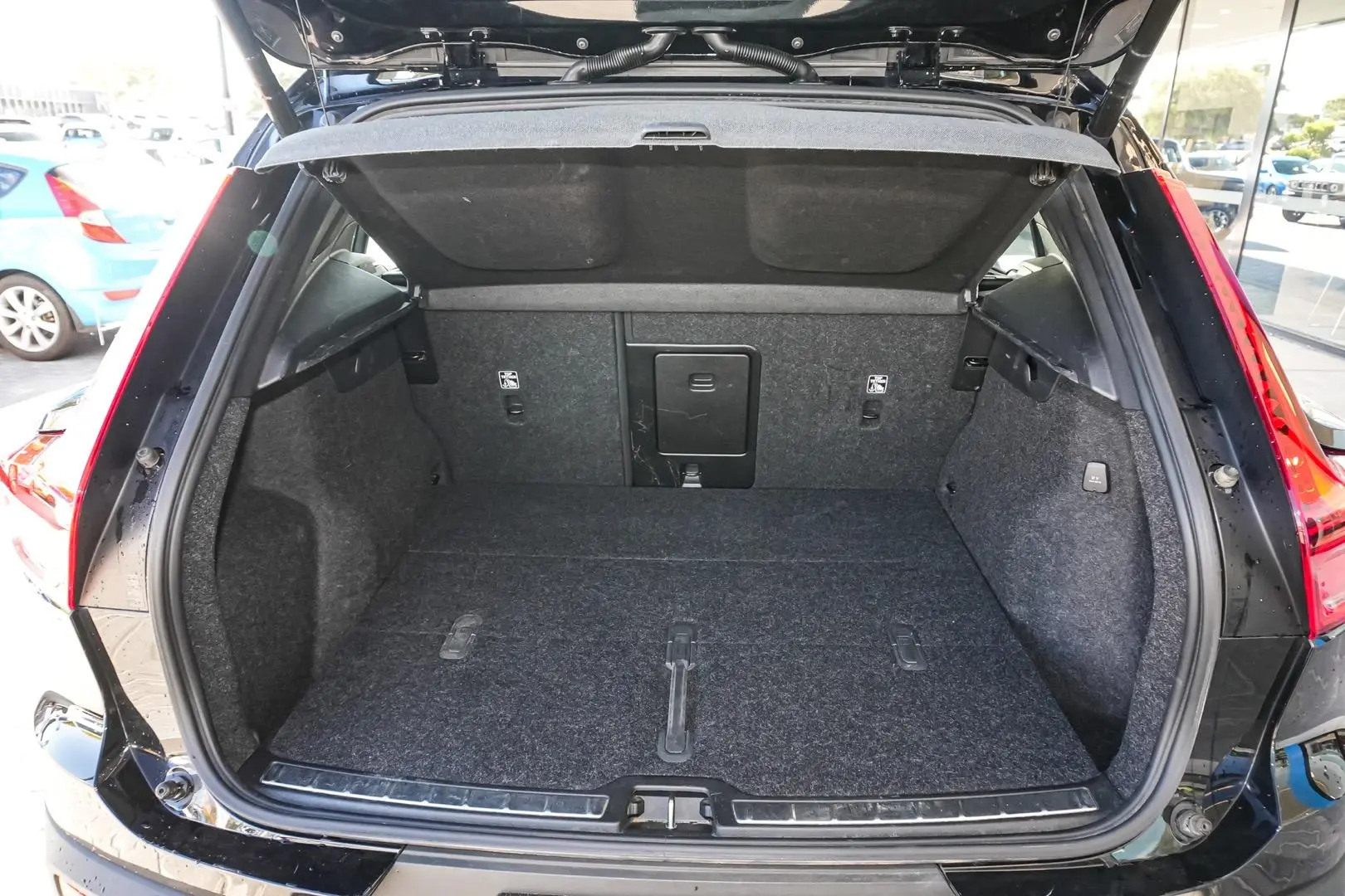 2023 Volvo XC40 Gallery Image 14