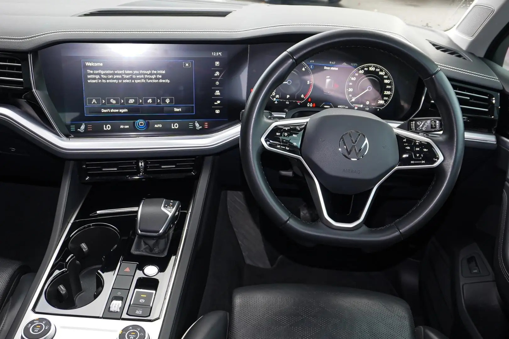 2022 Volkswagen Touareg Gallery Image 8