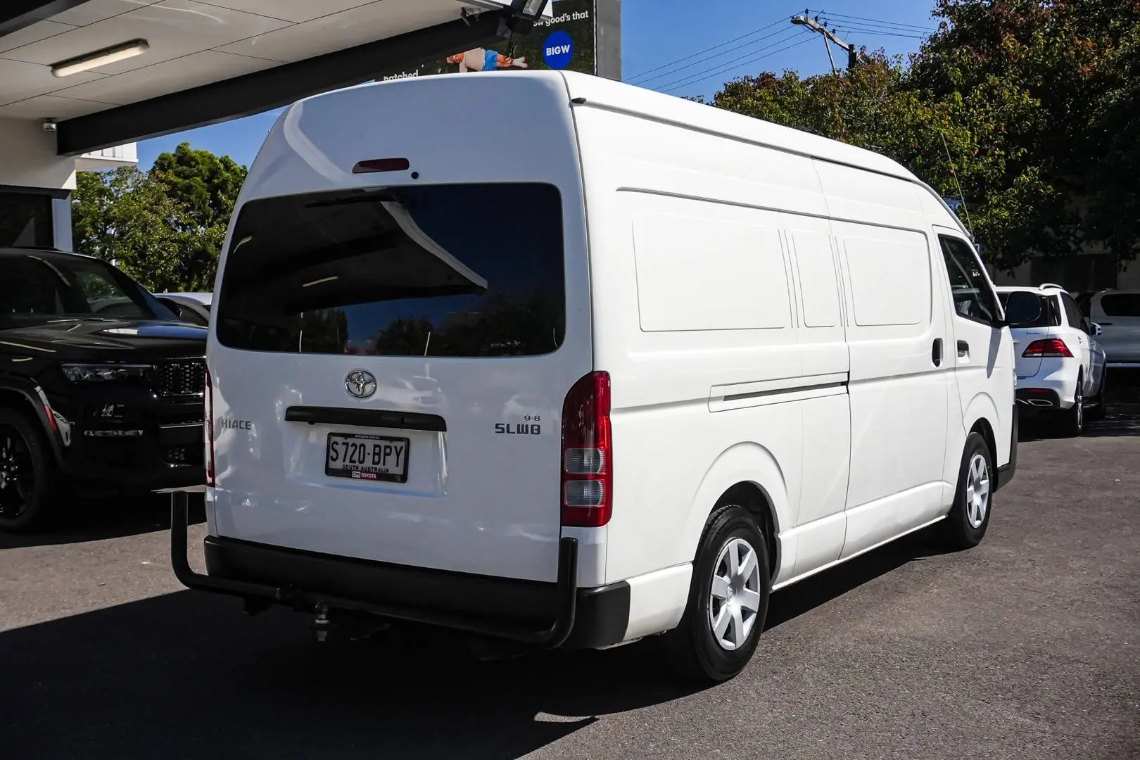2017 Toyota Hiace Gallery Image 3