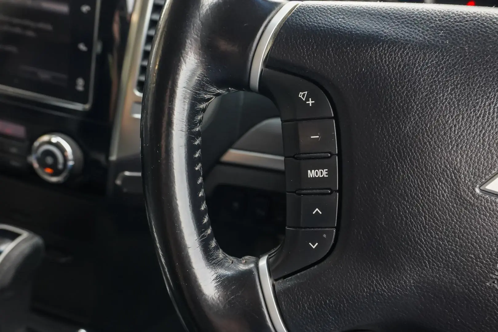2018 Mitsubishi Pajero Gallery Image 19