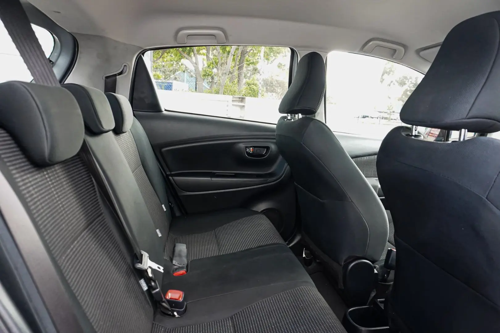 2016 Toyota Yaris Gallery Image 8