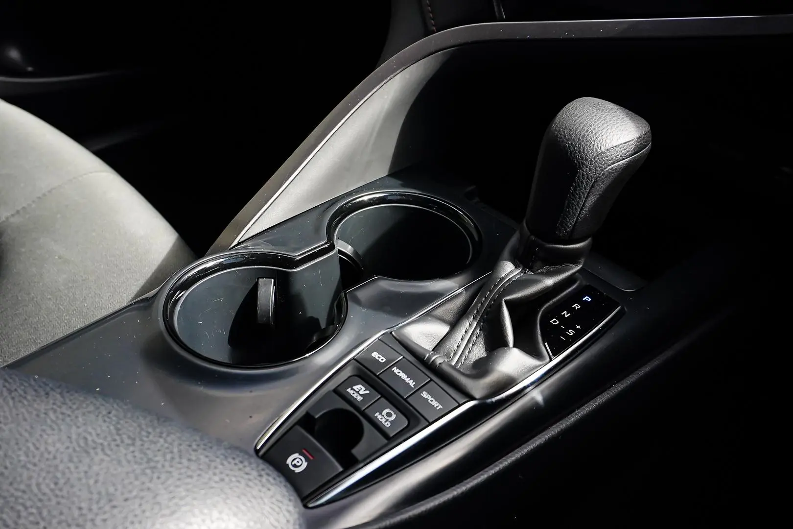 2019 Toyota Camry Gallery Image 17