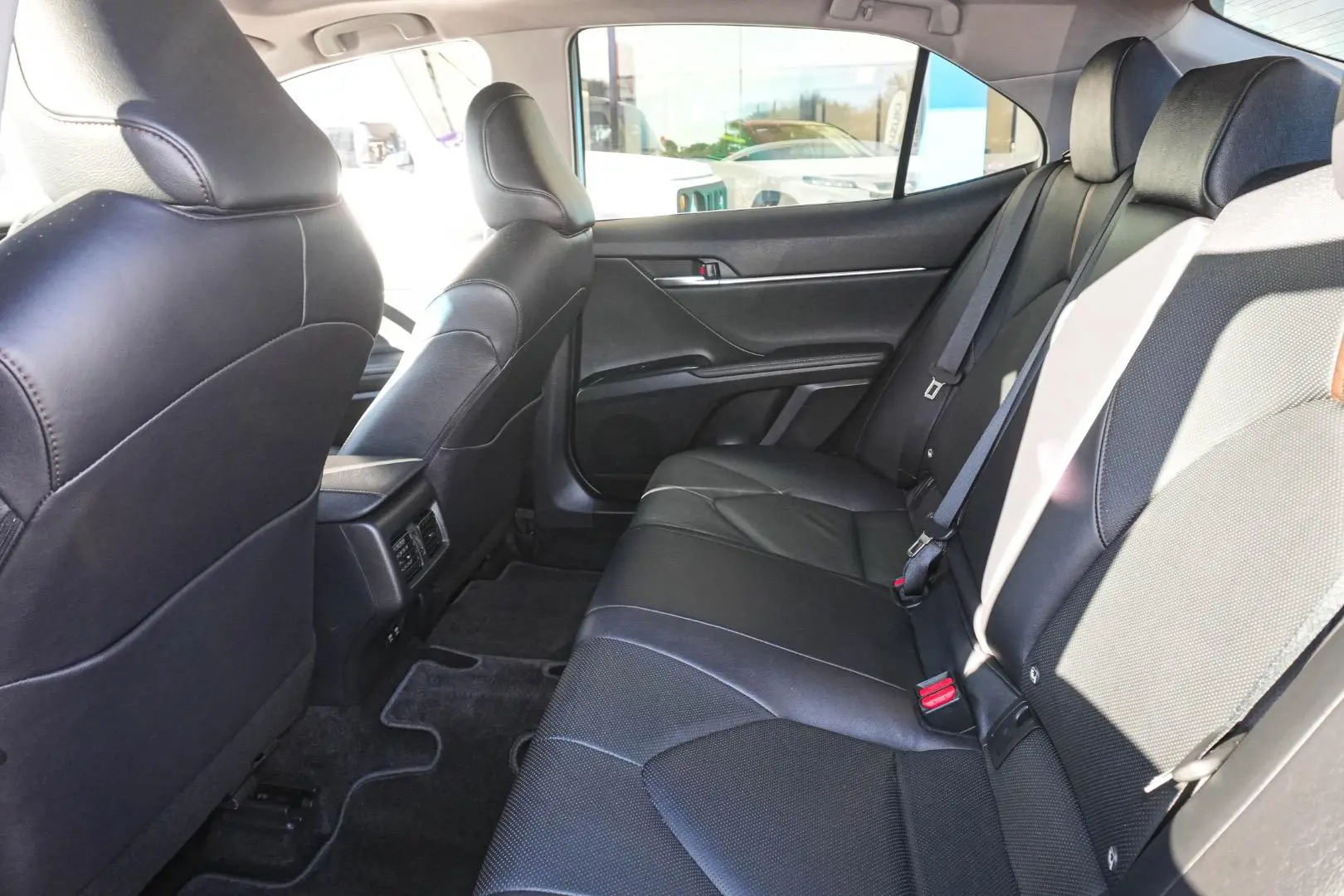 2019 Toyota Camry Gallery Image 8