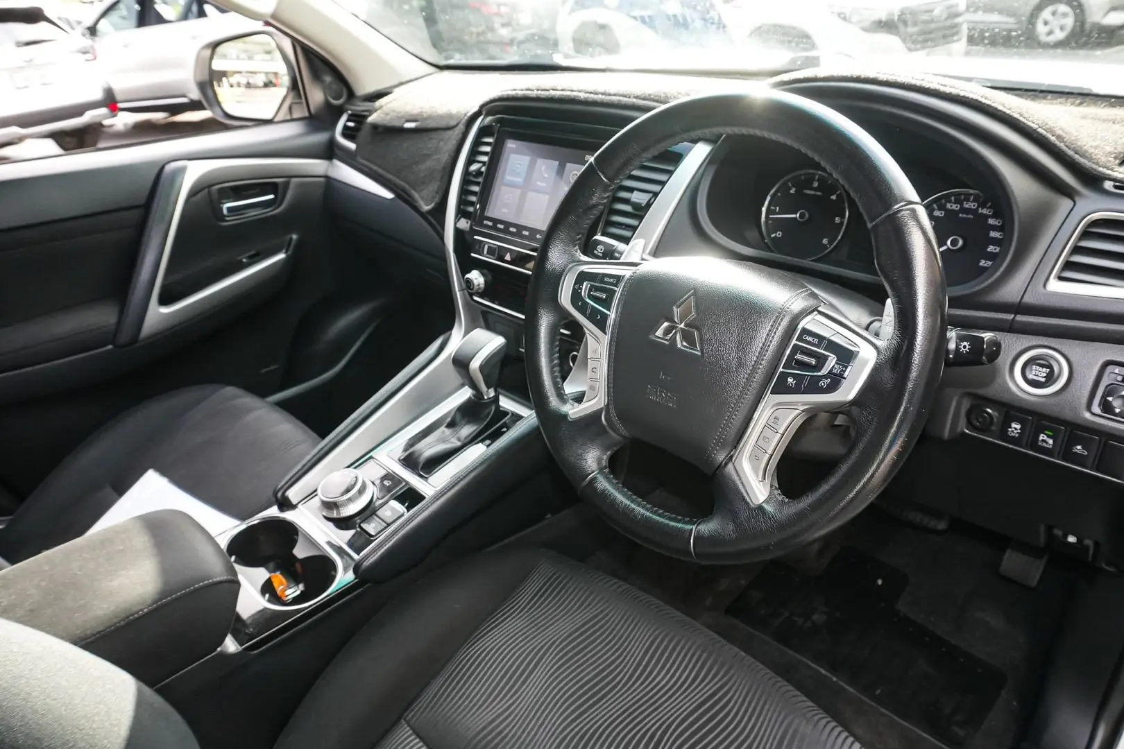 2021 Mitsubishi Pajero Sport Gallery Image 7