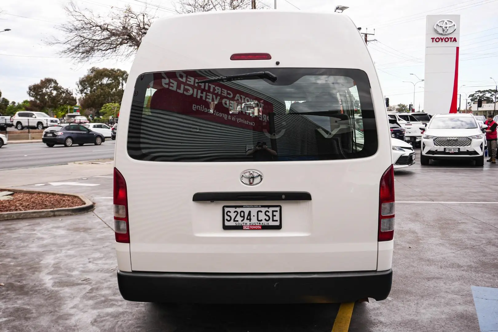 2017 Toyota Hiace Gallery Image 6