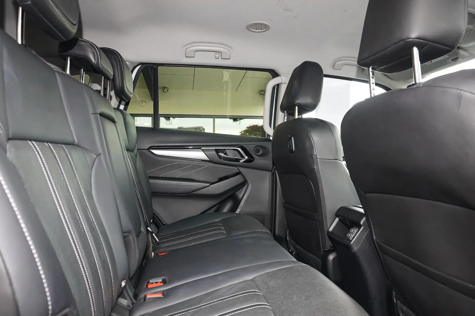 2022 Isuzu MU-X Gallery Image 7