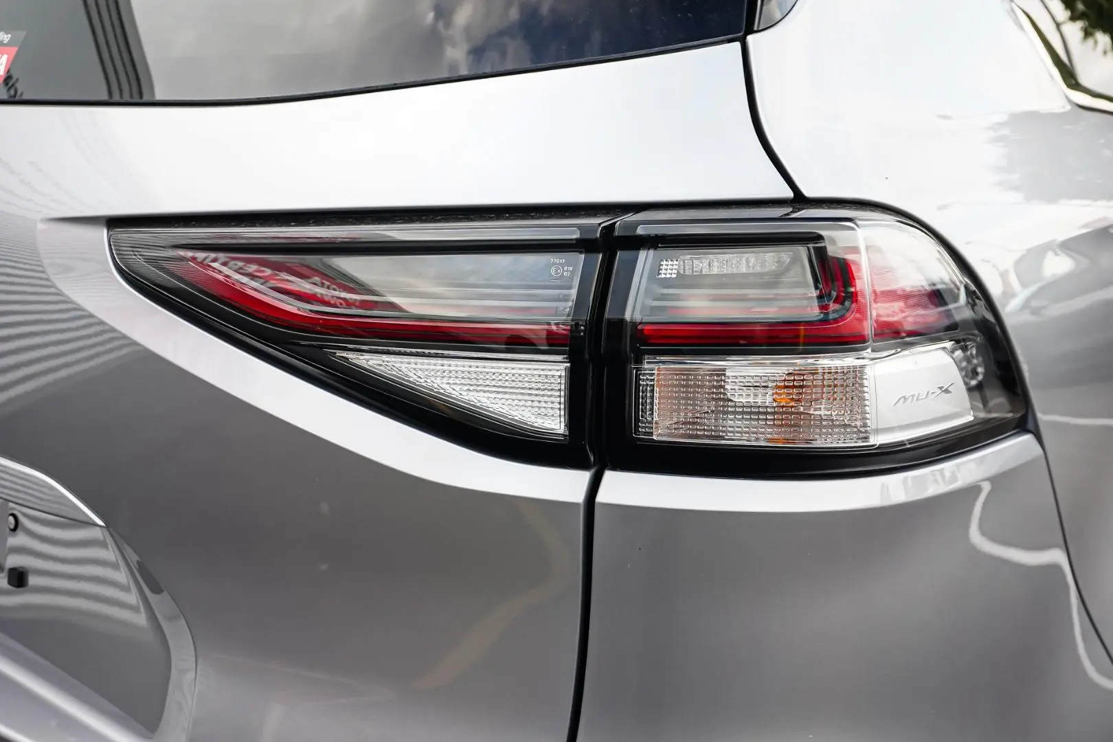 2022 Isuzu MU-X Gallery Image 15