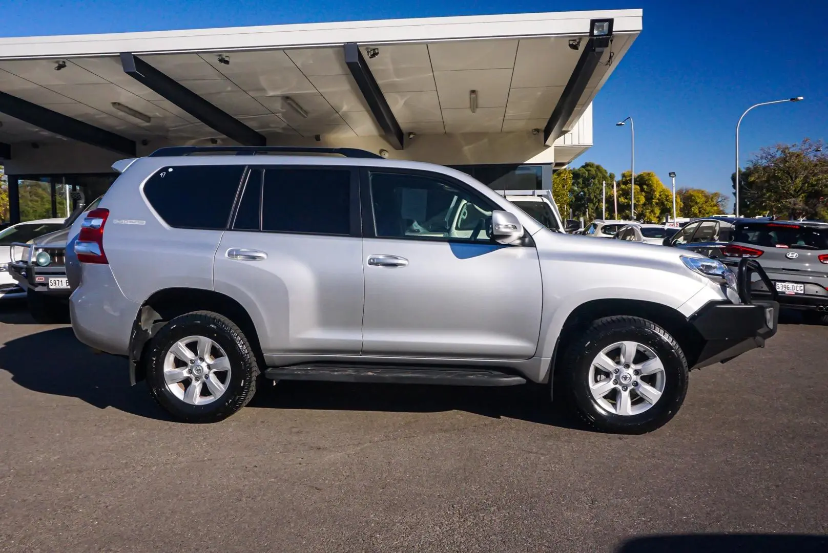 2016 Toyota Landcruiser Prado Gallery Image 4