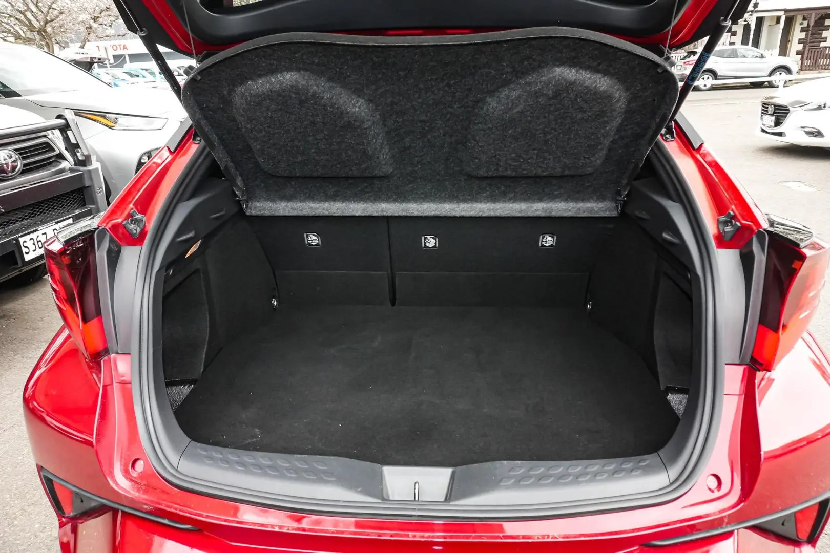 2021 Toyota C-HR Gallery Image 11