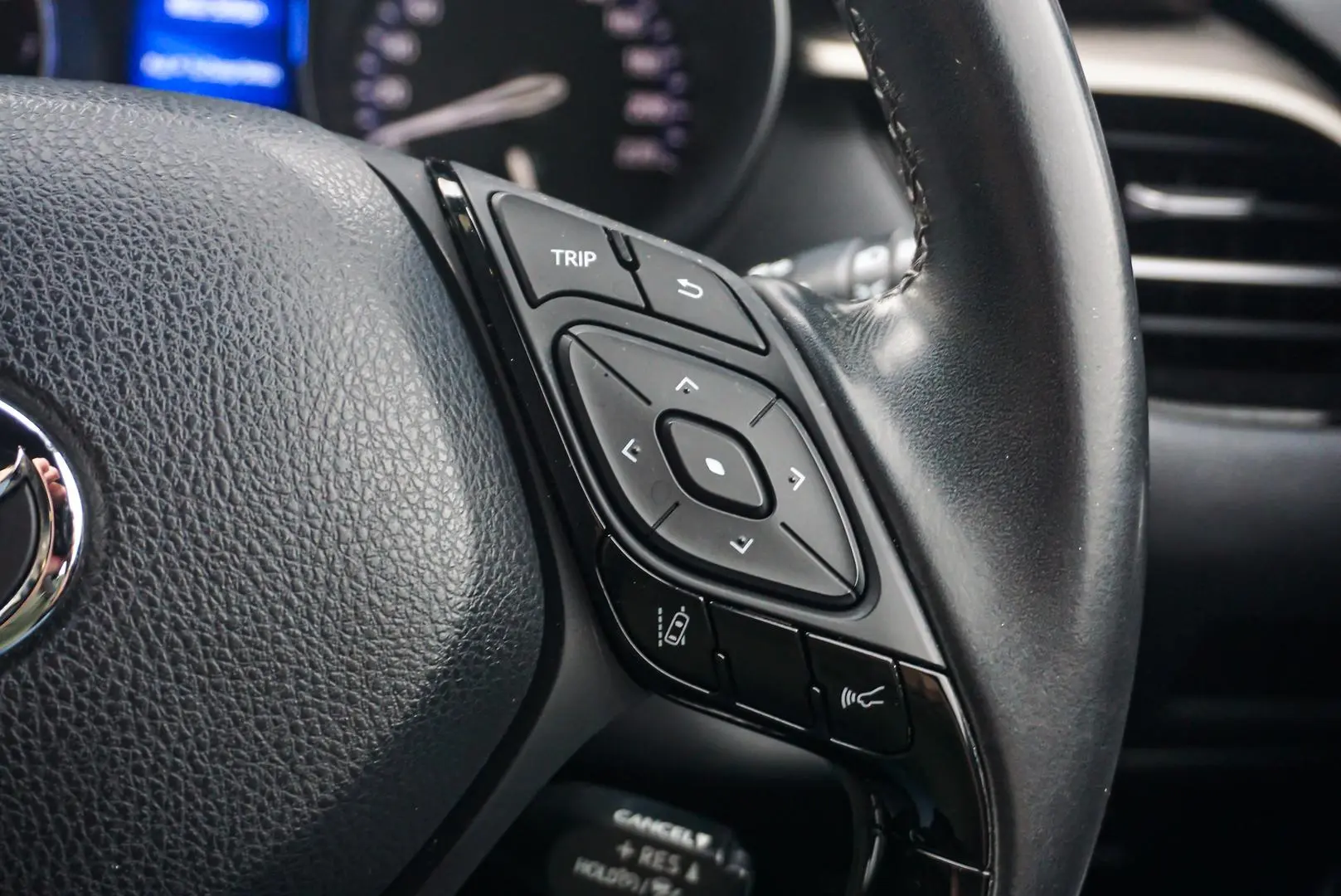 2018 Toyota C-HR Gallery Image 21