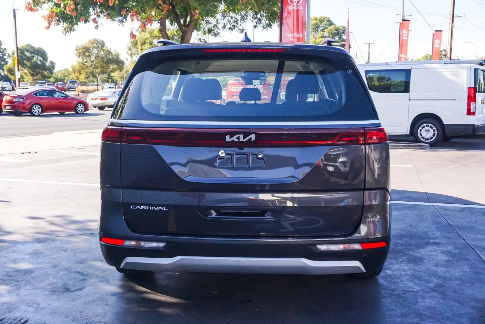 2022 Kia Carnival Gallery Image 5