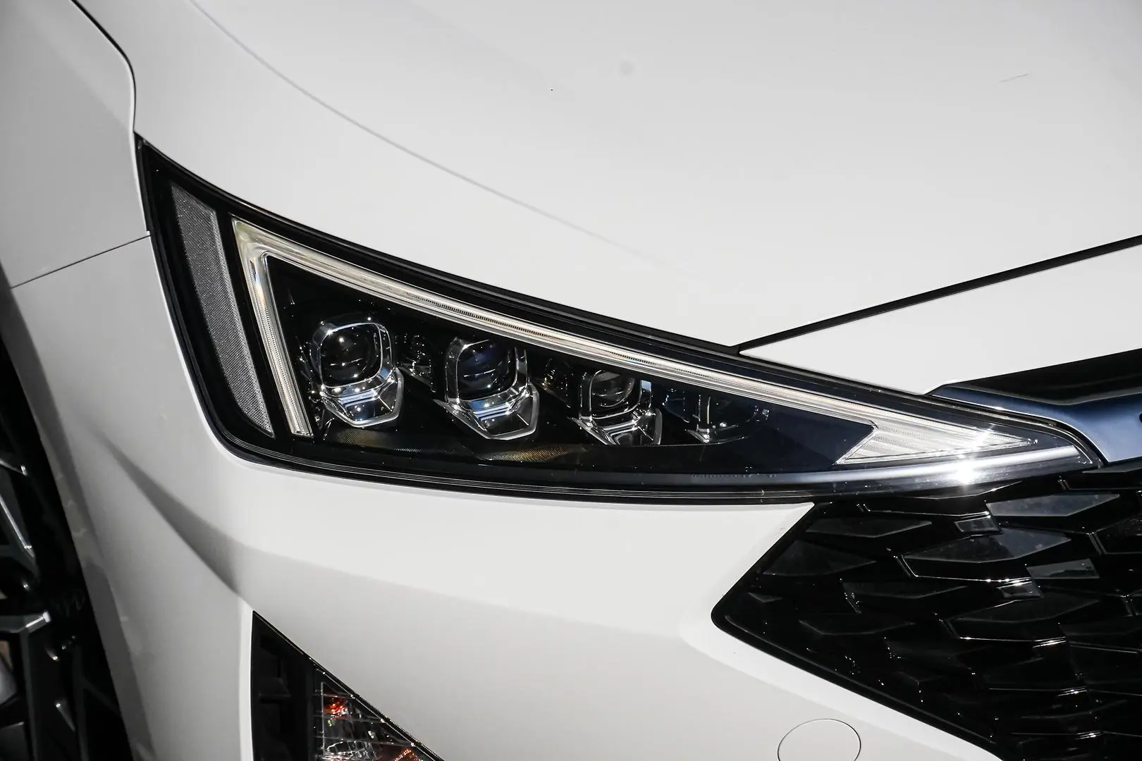 2019 Hyundai Elantra Gallery Image 7